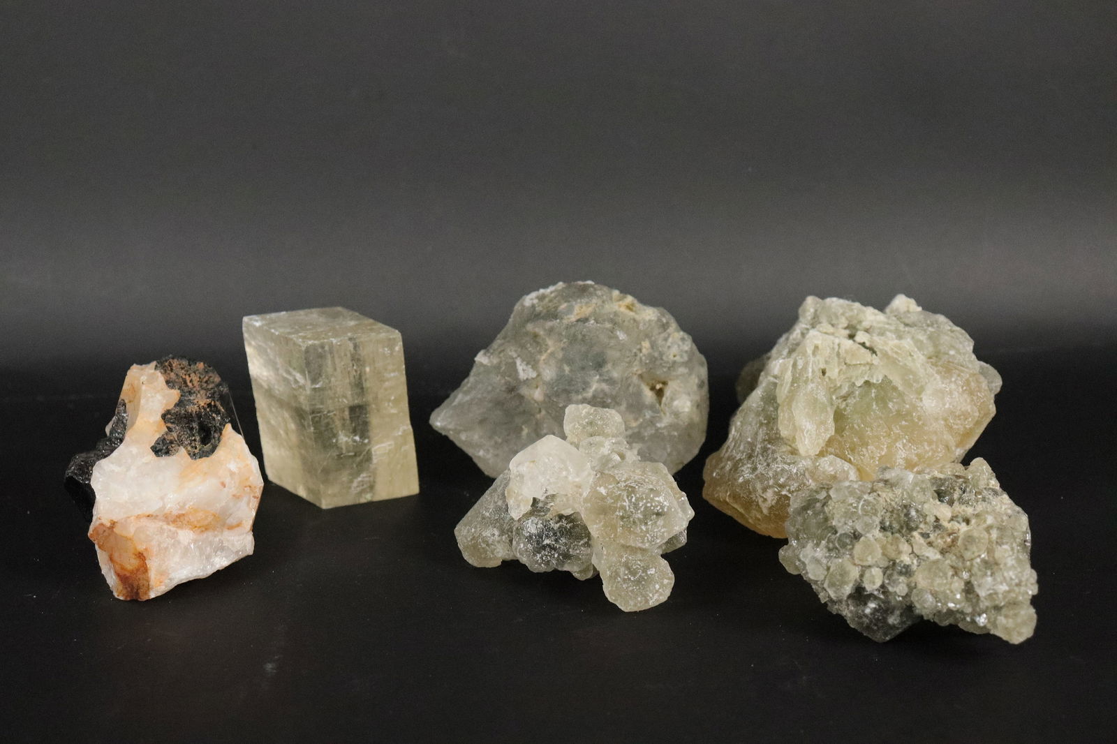 Lots fine rock crystals (1 of 7)