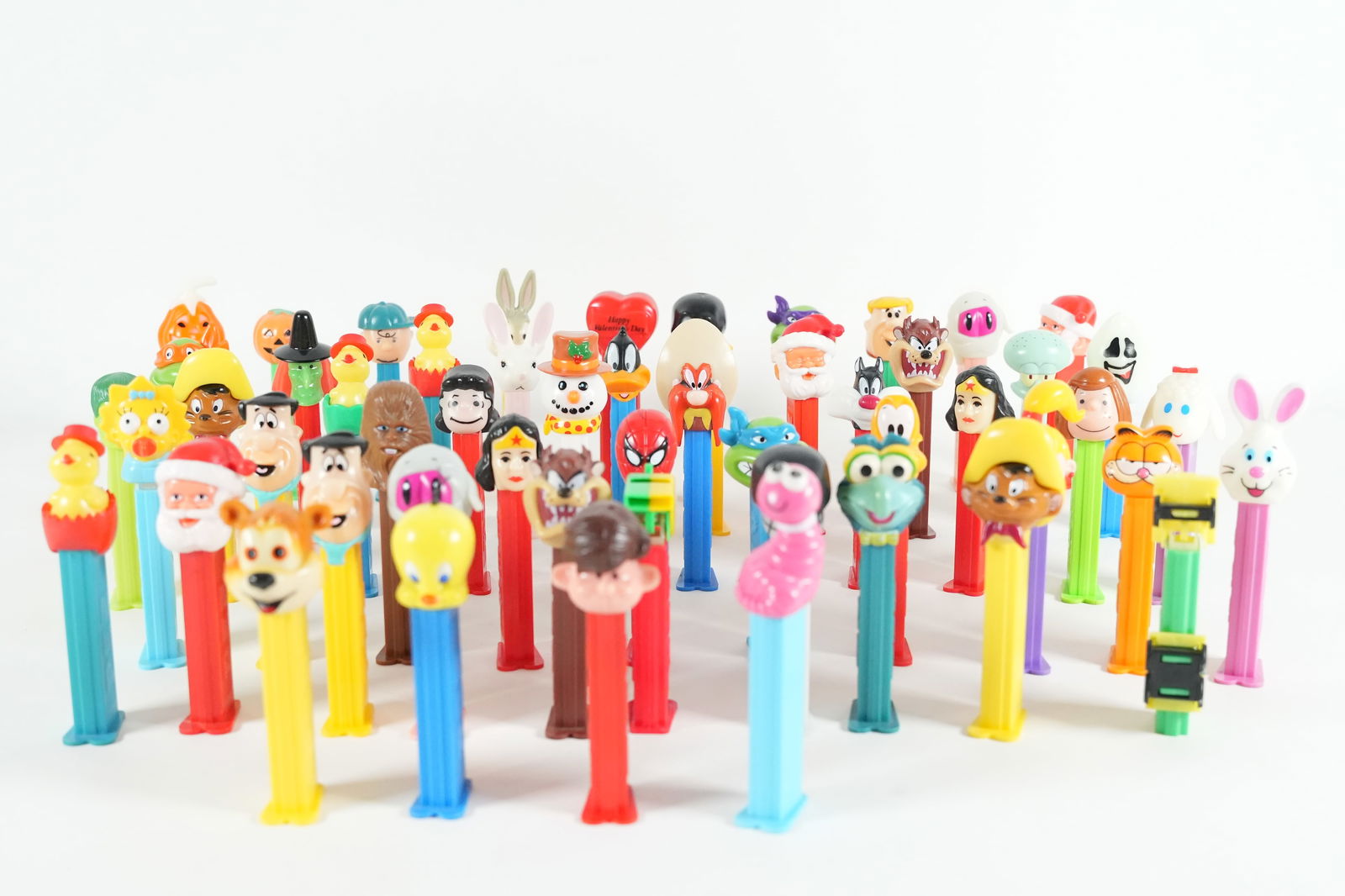 Lots vintage Pez figure: Lots vintage Pez figure.