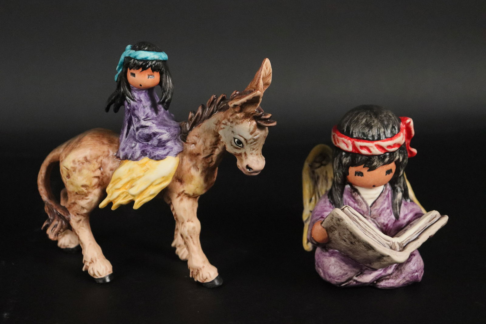 2 Goebel fine figurine: 2 Goebel fine figurines. H: 4.25" x W: 5."