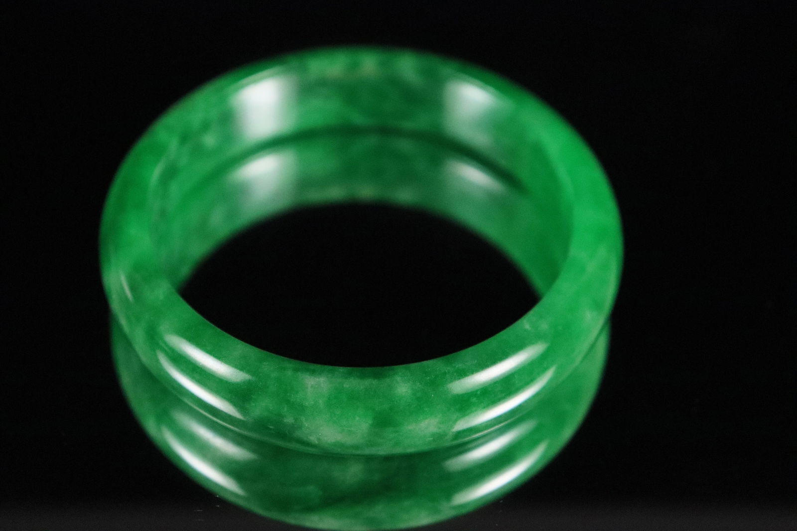 Chinese apple green bangle (1 of 5)