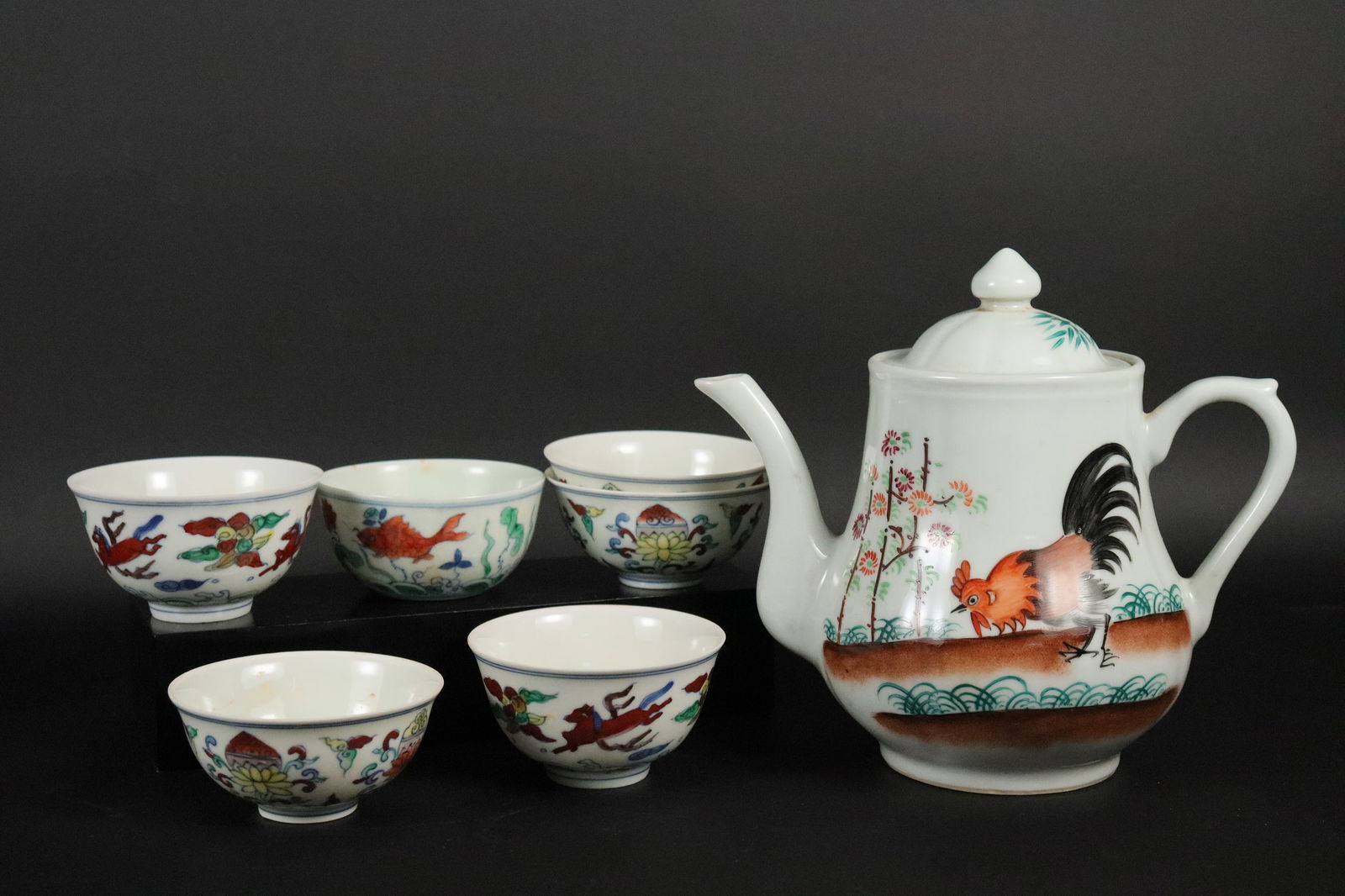 Lots Chinese porcelain items (1 of 6)