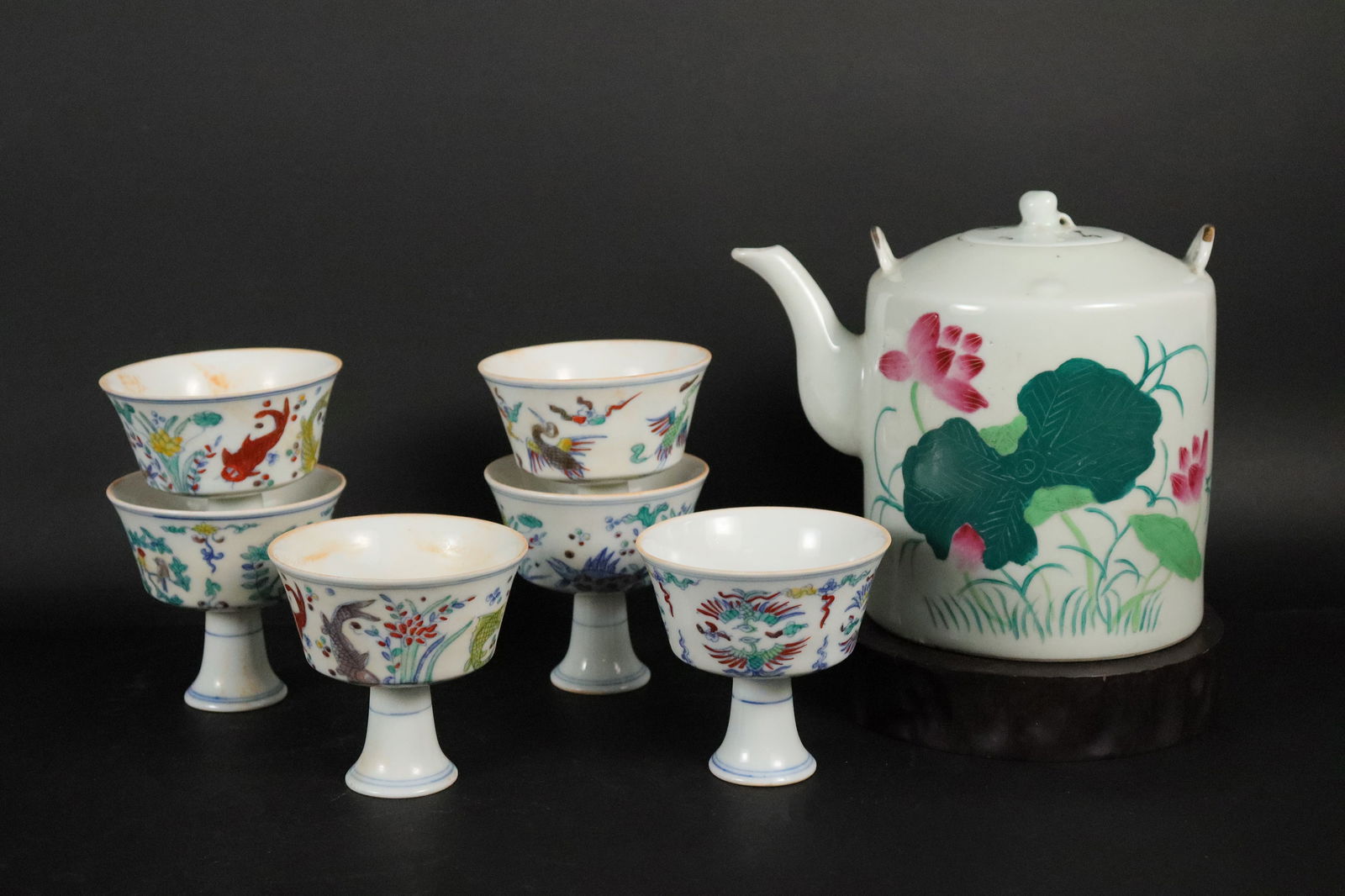 Lots Chinese porcelain items (1 of 8)