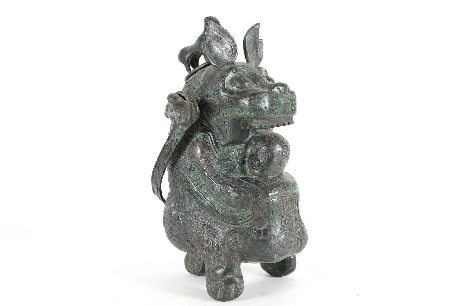 Chinese fine bronze vessel (1 of 7)