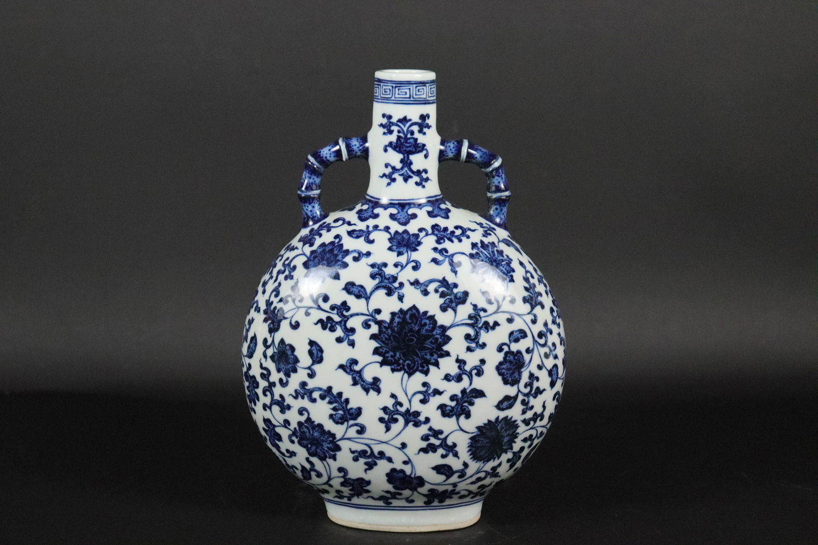 Chinese fine b/w floral flask (1 of 7)