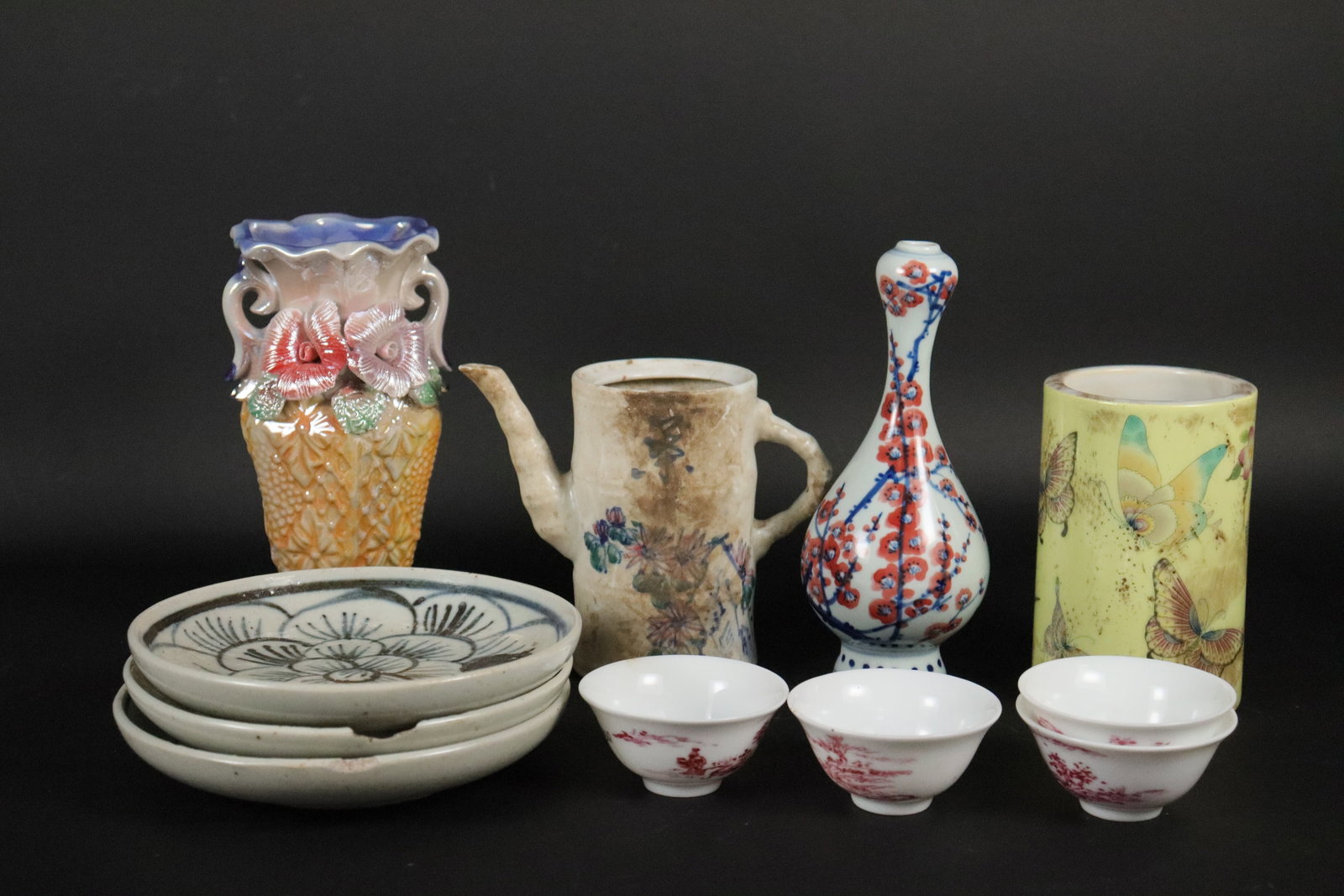 Lots Asian fine items: Lots Asian fine items, some pieces has chipped or crack. Condition selling it as is.
