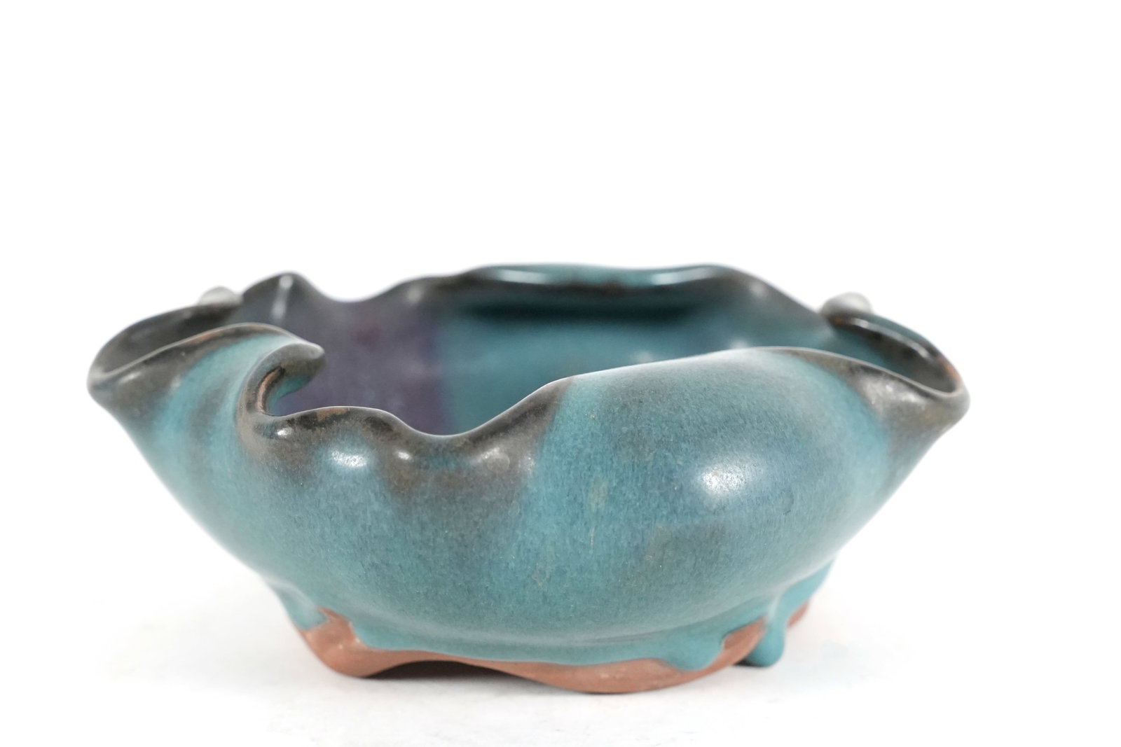 Chinese unusual pot: Chinese unusual pot. H: 2.5" x W: 7."
