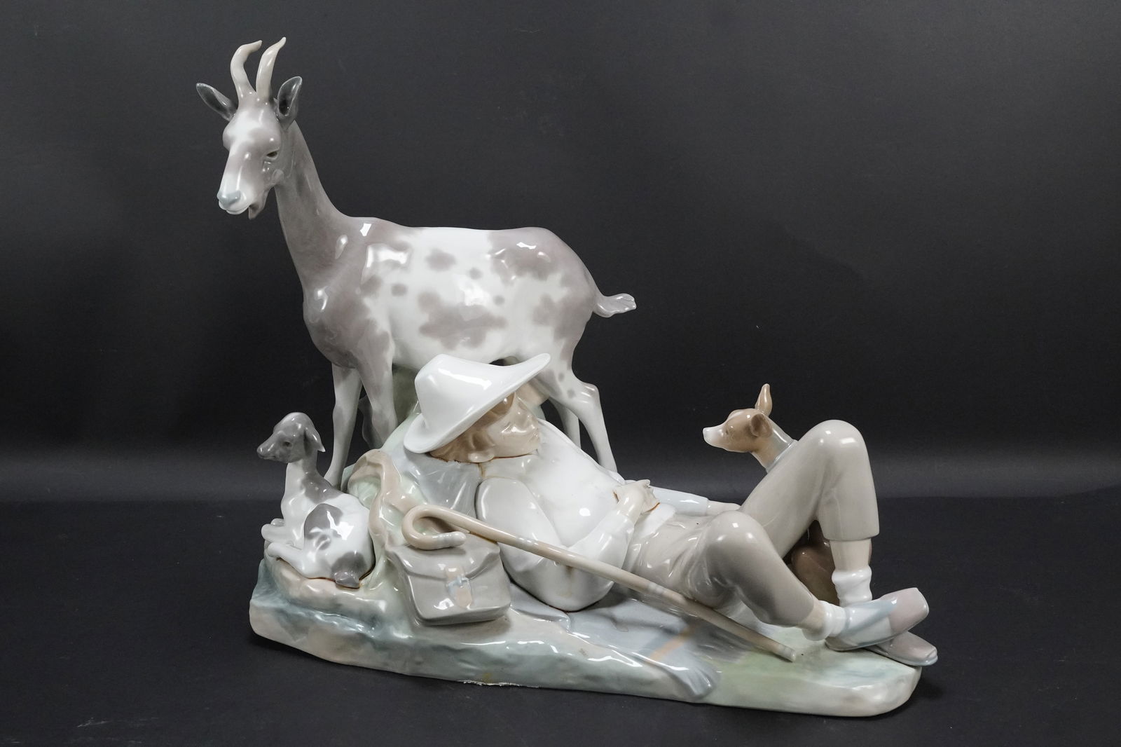 Large Lladro fine figurine (1 of 9)
