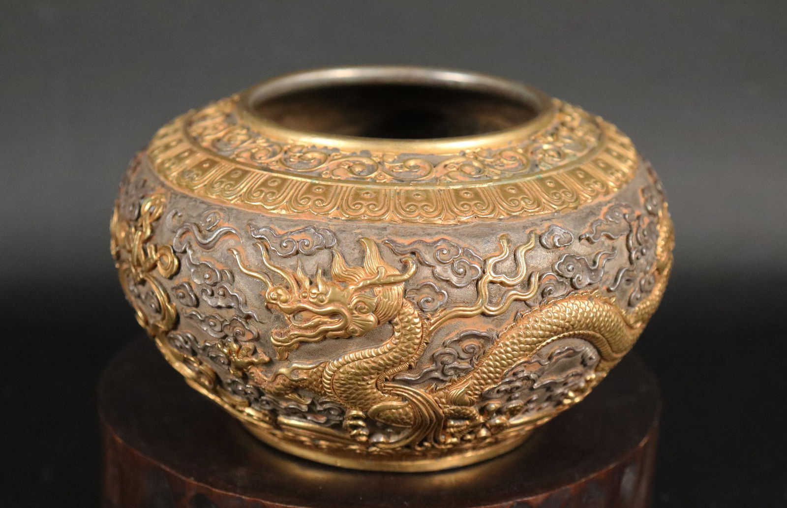 Chinese important fine censer (1 of 7)