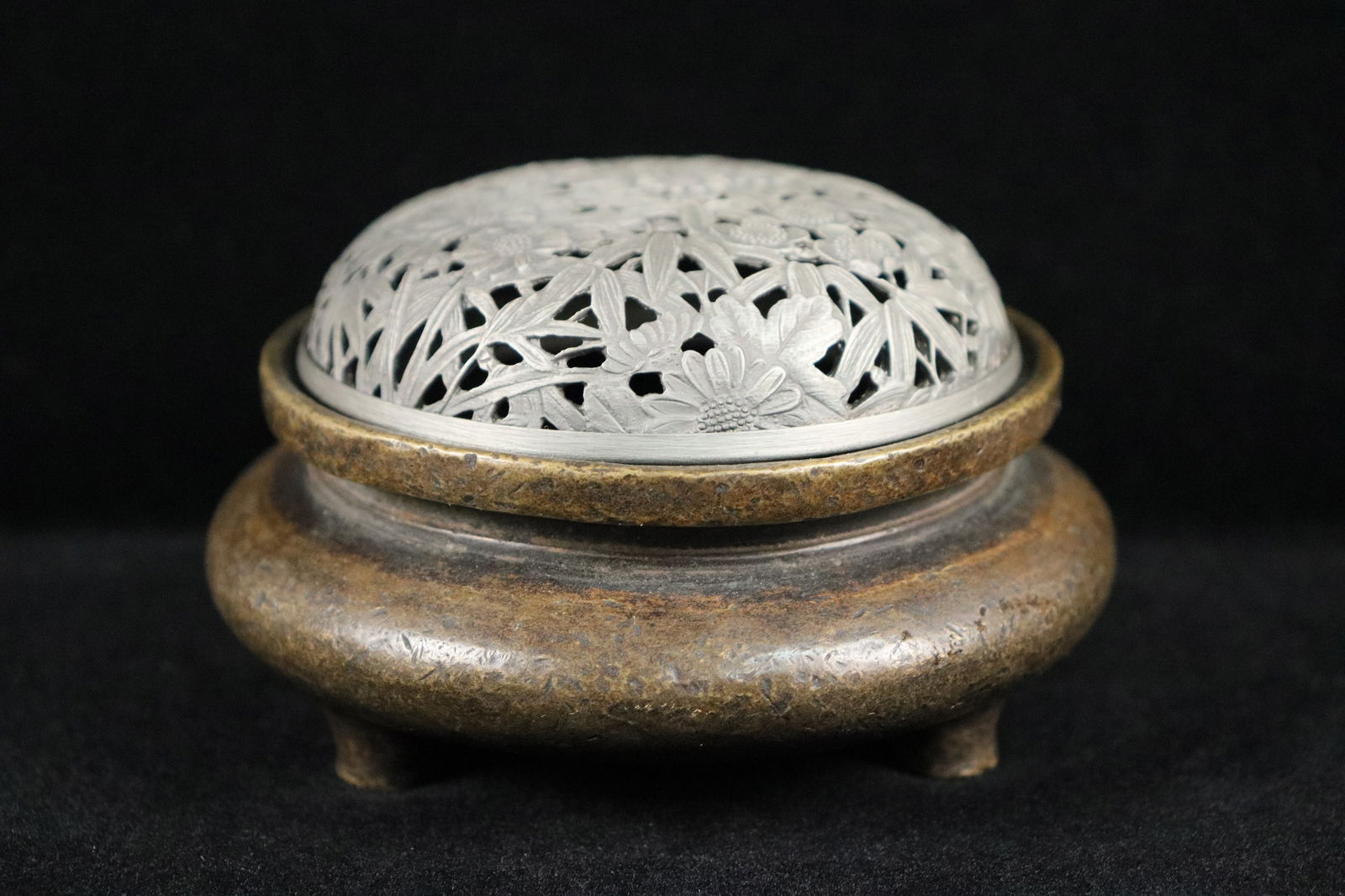 Chinese heavy censer (1 of 7)