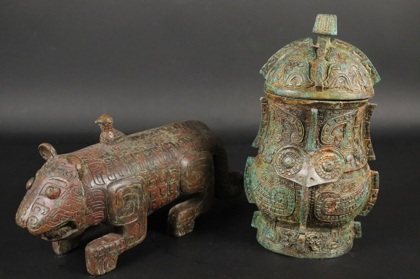 2 Chinese bronze vessels (1 of 8)