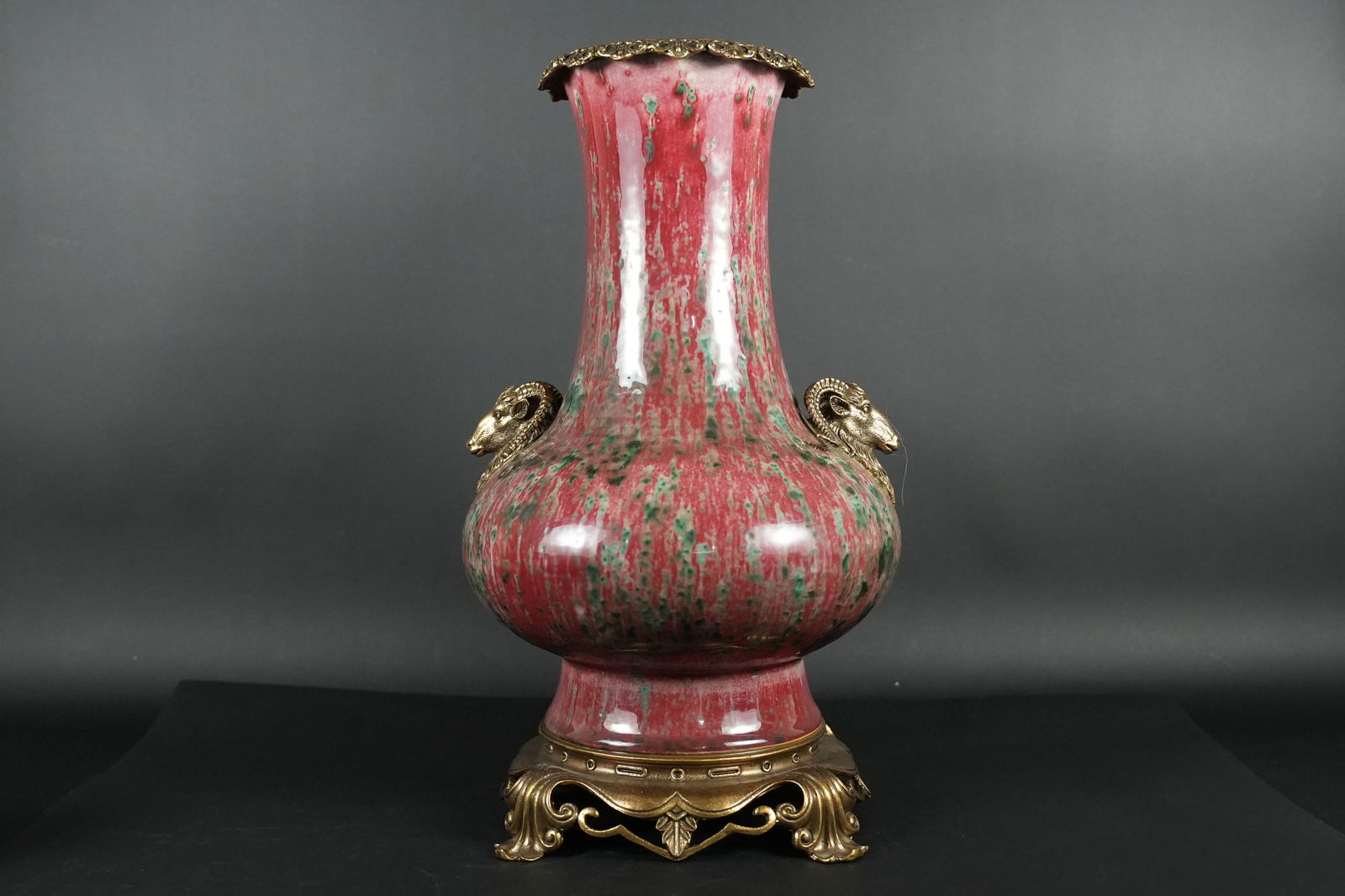 Chinese fine red vase (1 of 6)