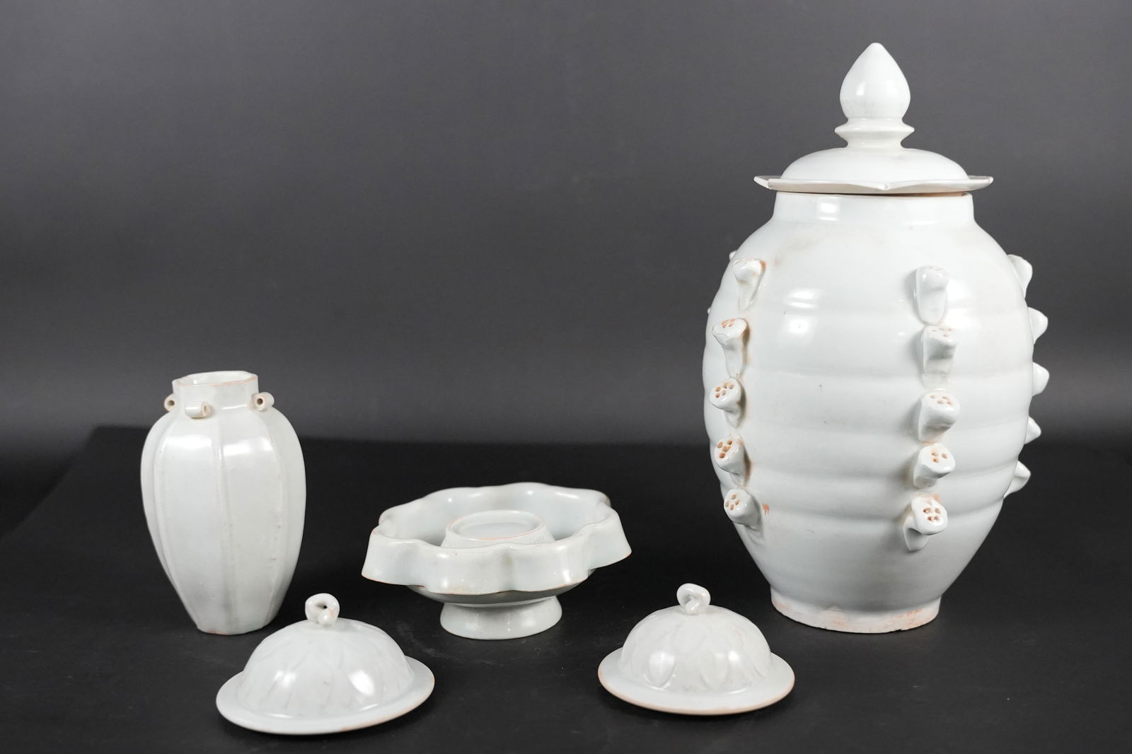 Lots Chinese porcelain items (1 of 7)