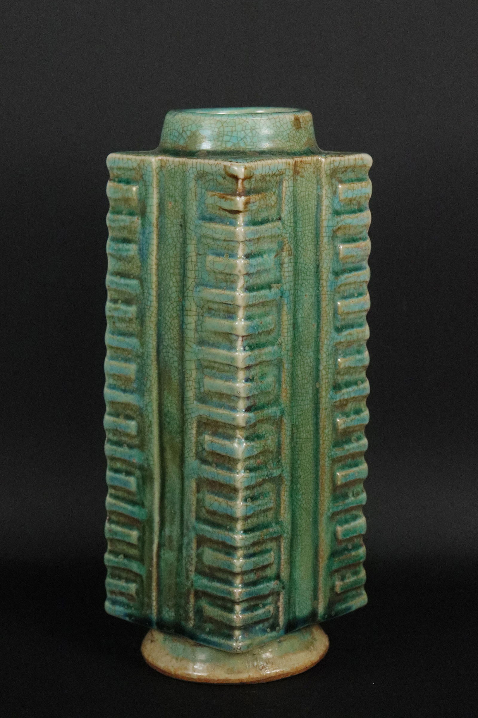 Chinese green square vase (1 of 7)