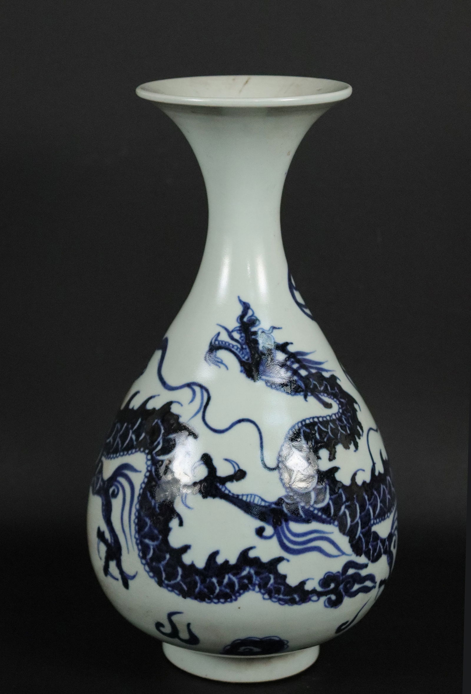 Chinese fine dragon vase (1 of 7)