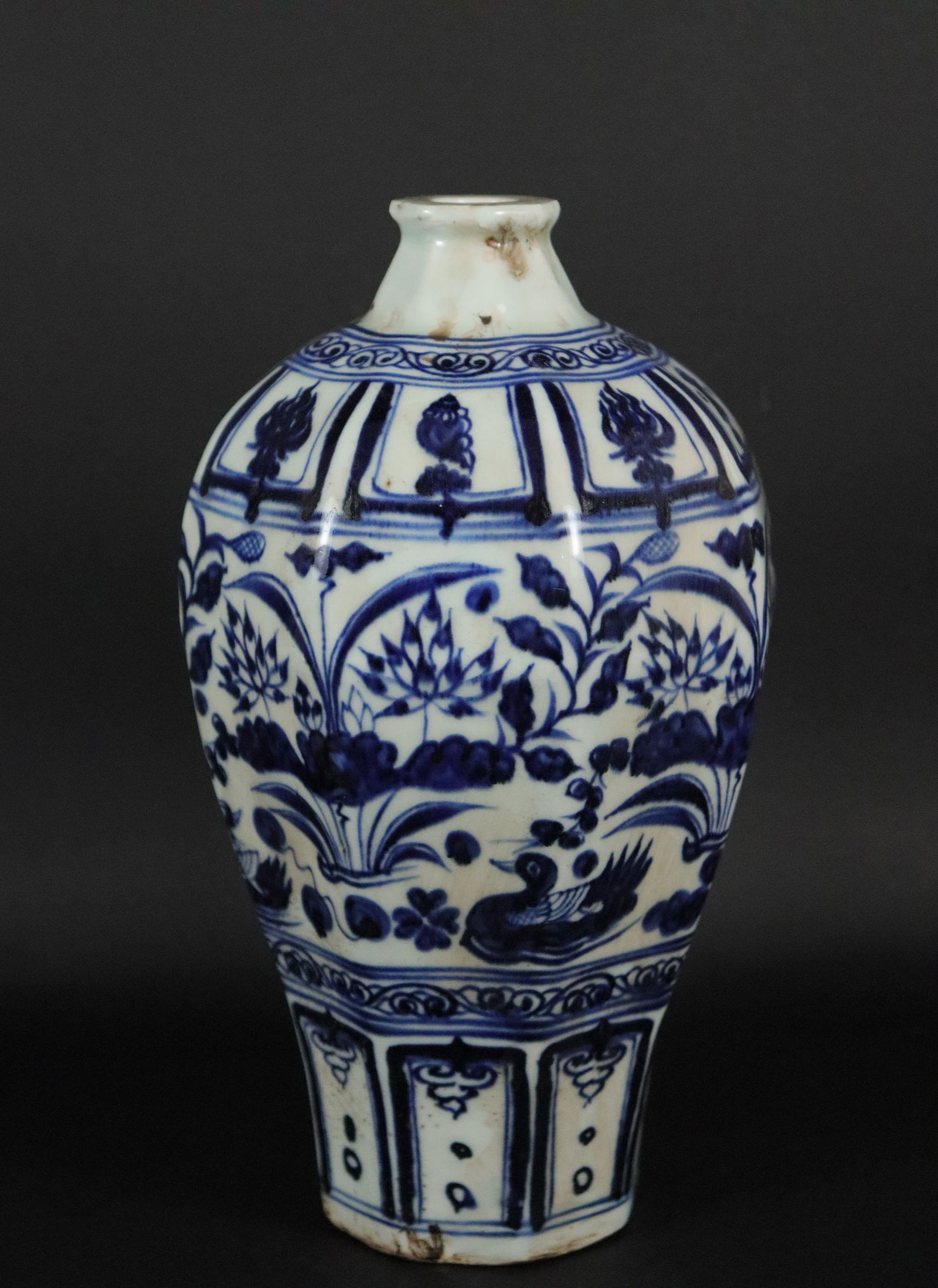 Chinese fine b/w vase (1 of 7)