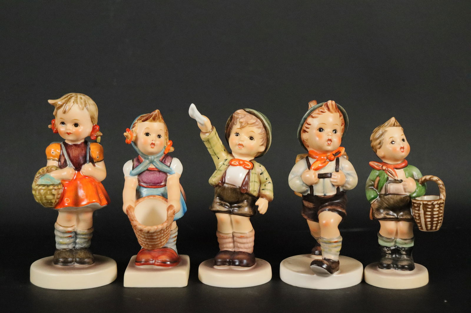 Lots Hummel figurine (1 of 8)