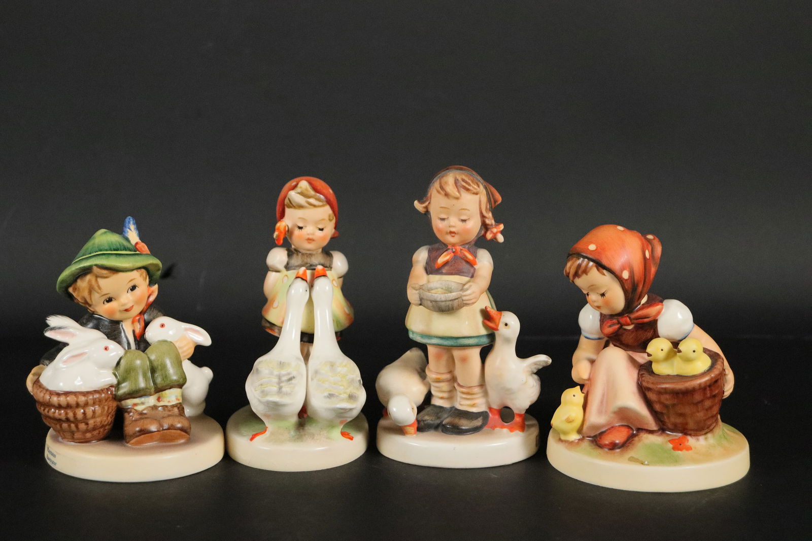 Lots Hummel figurine (1 of 8)