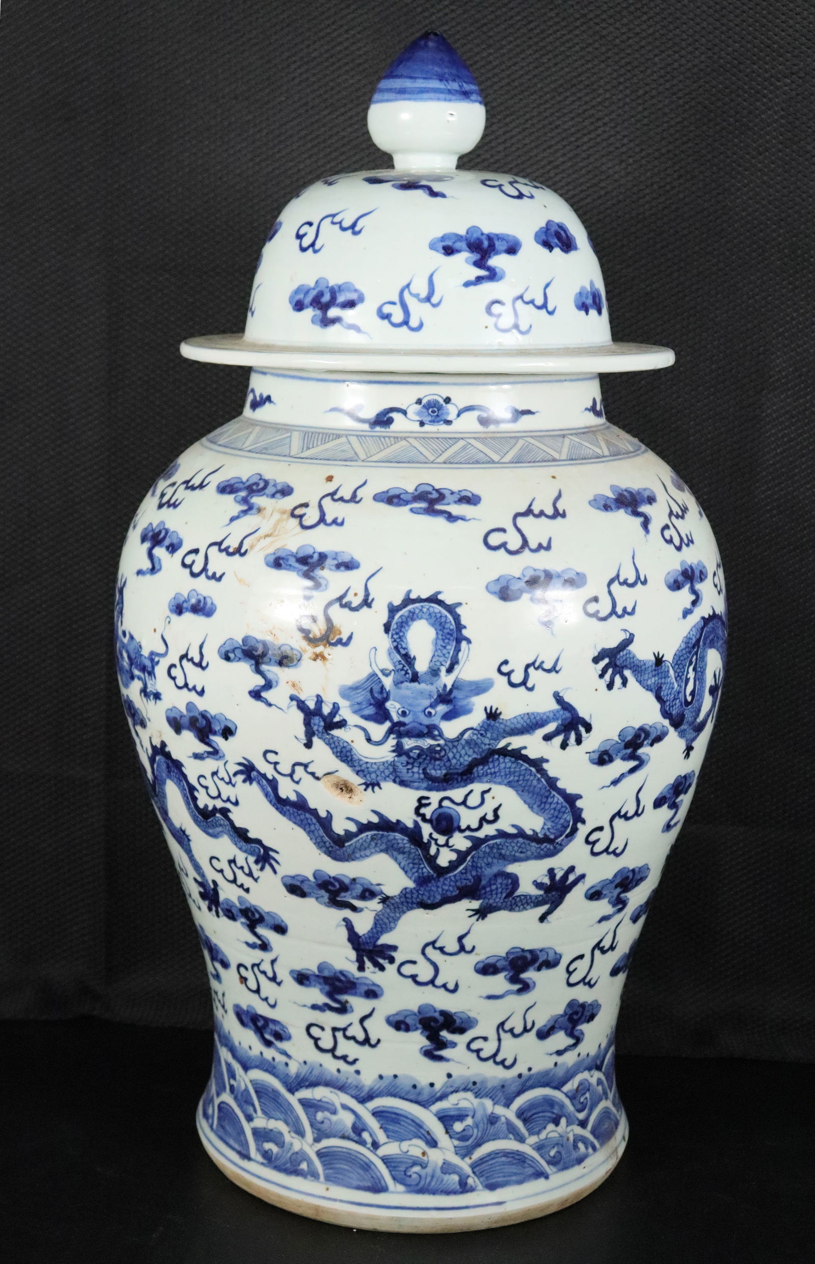 Chinese massive b/w lidded jar (1 of 7)
