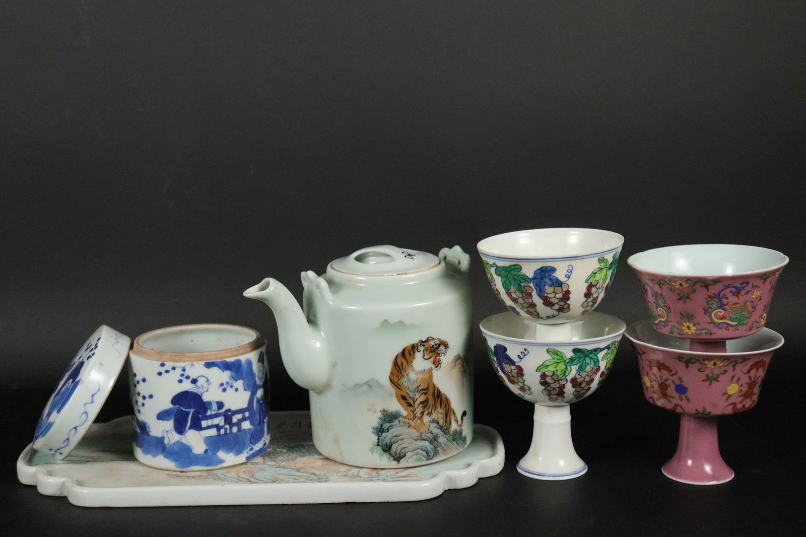 Lots Chinese porcelain items (1 of 8)