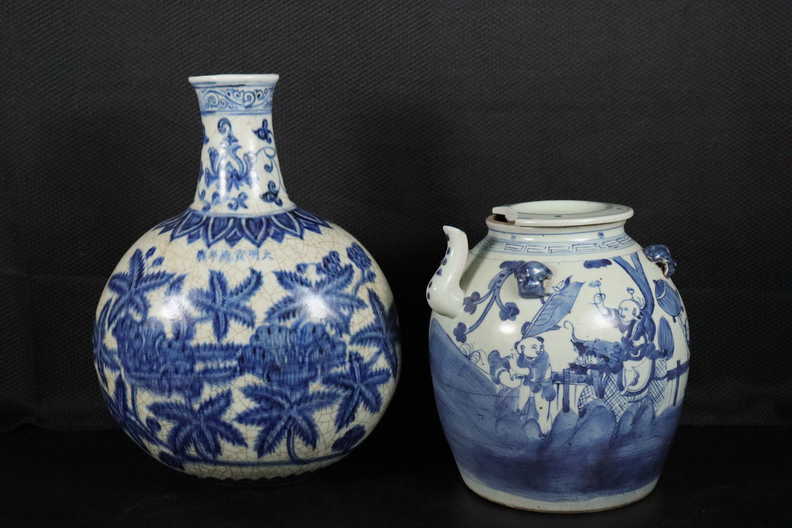 2 Chinese b/w porcelains (1 of 7)