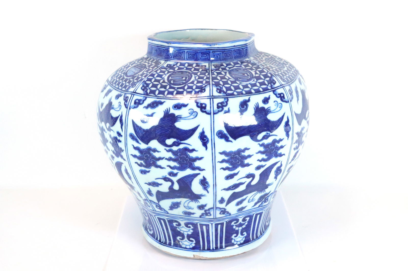 Chinese fine large b/w jar (1 of 7)