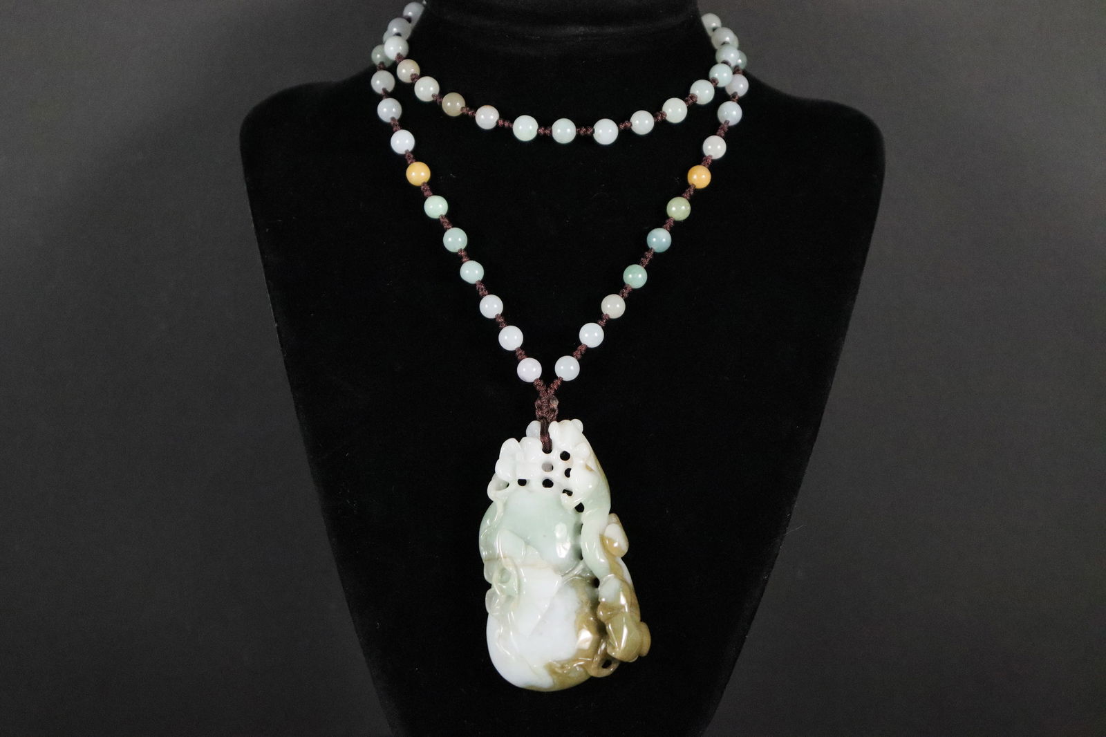 Chinese fine jadeite carving (1 of 6)