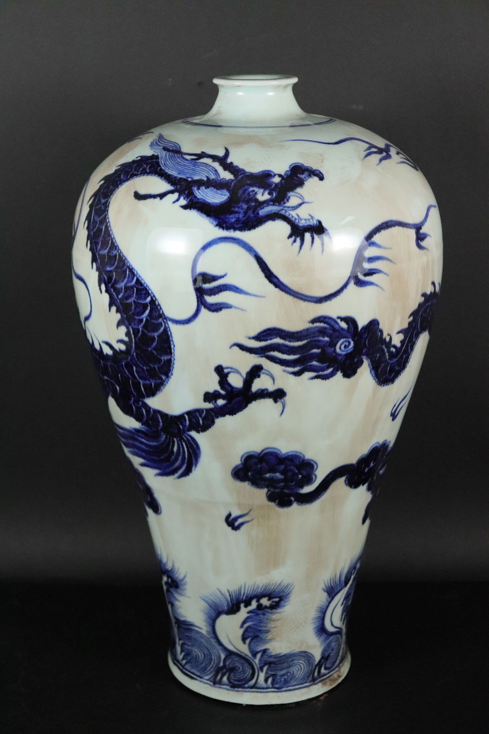 Chinese massive fine dragon vase (1 of 8)