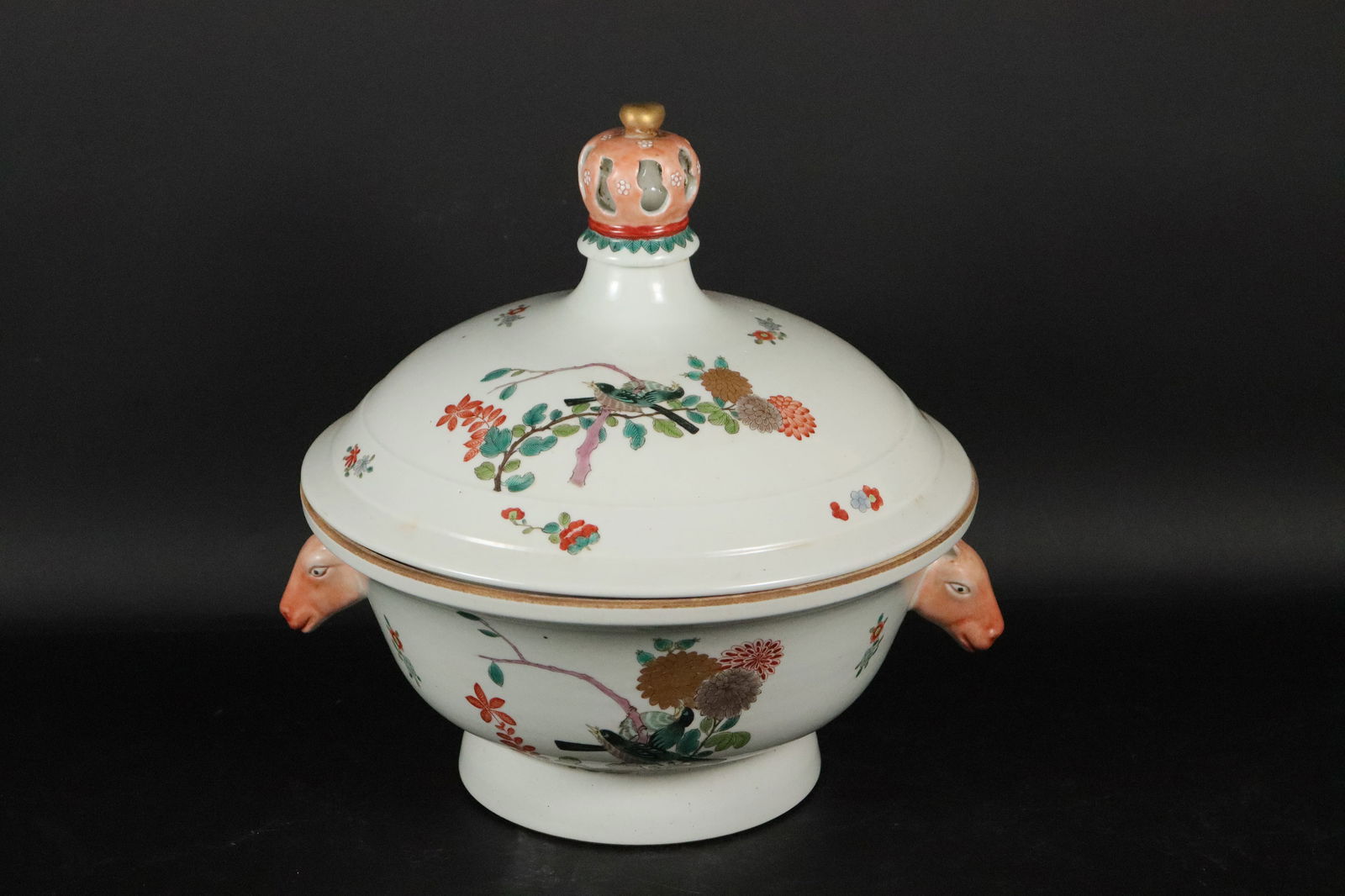 Chinese fine lidded pot (1 of 8)