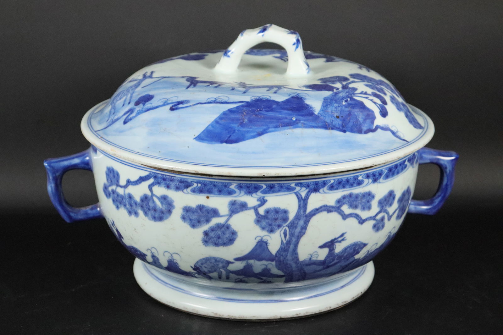 Chinese fine lidded b/w pot (1 of 8)