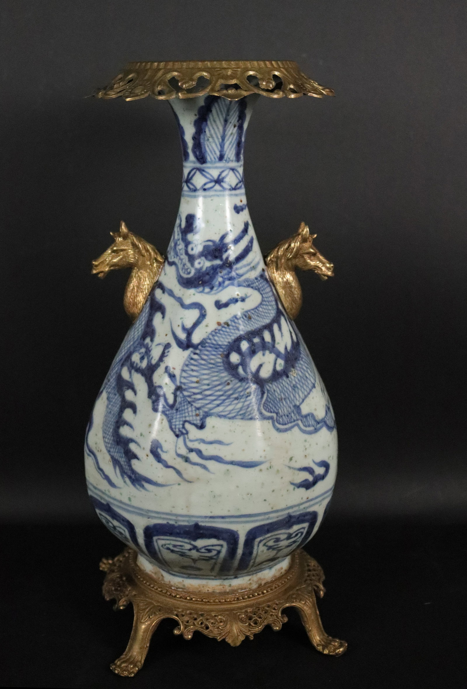 Chinese fine b/w vase (1 of 8)