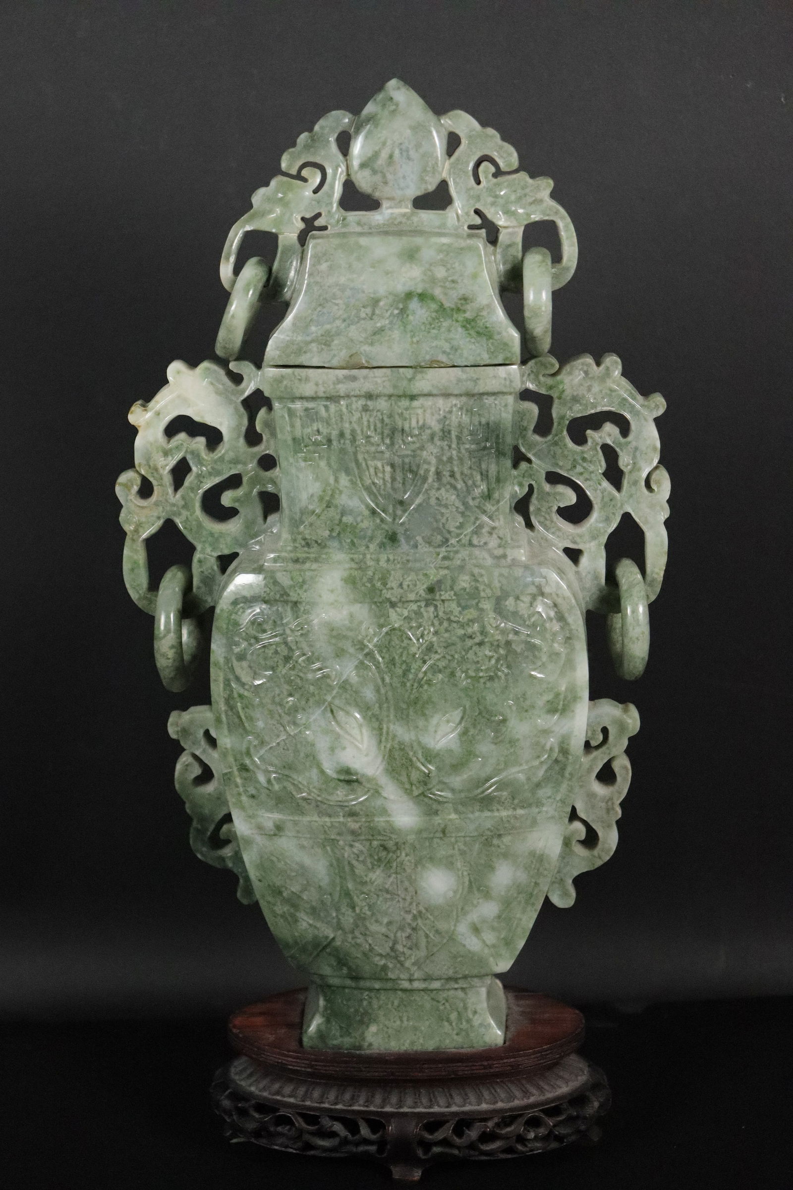 Chinese large jade vase (1 of 7)