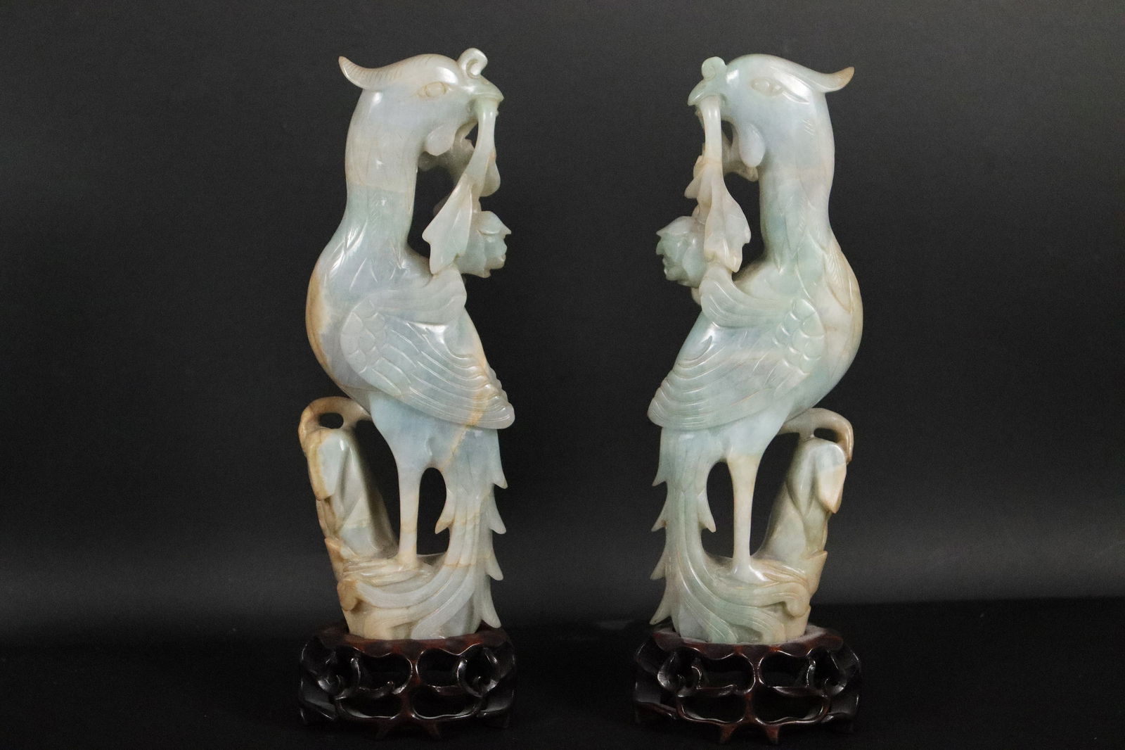 2 Chinese jadeite bird: 2 Chinese jadeite carved bird, with original wooden stand. H: 8.15" x W: 2.5."