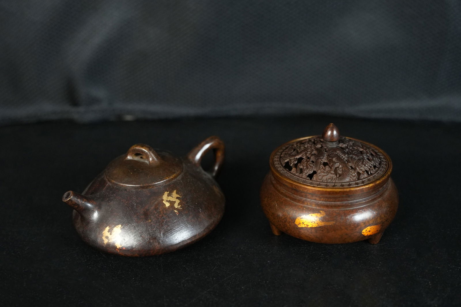 2 Chinese bronze items (1 of 6)