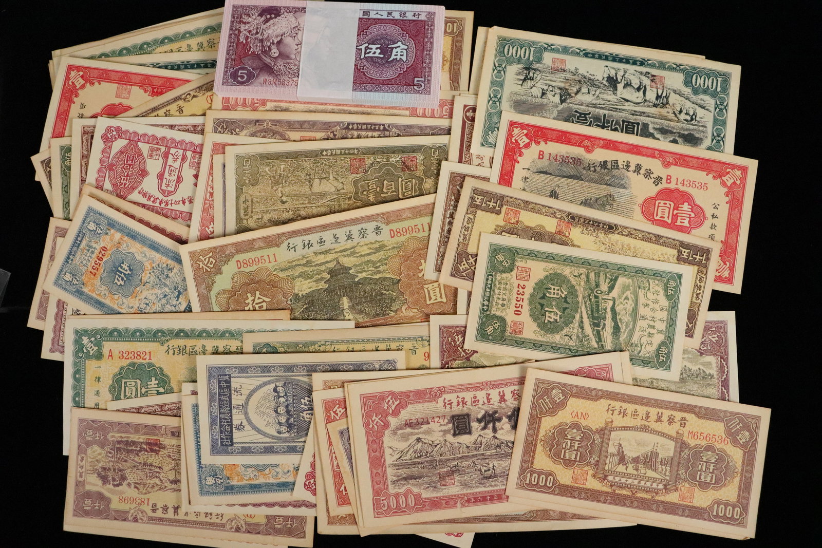Lots Chinese currency: Lots Chinese currency. Condition selling it as is. Ungraded and Non authenticated.