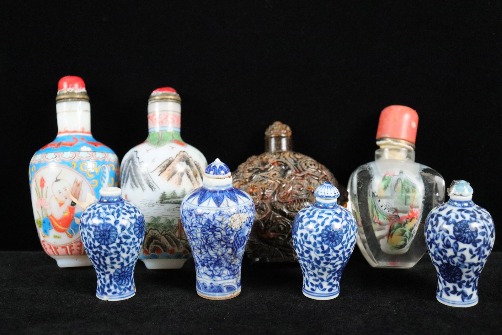 Lots Chinese snuff bottle: Lots Chinese snuff bottle.