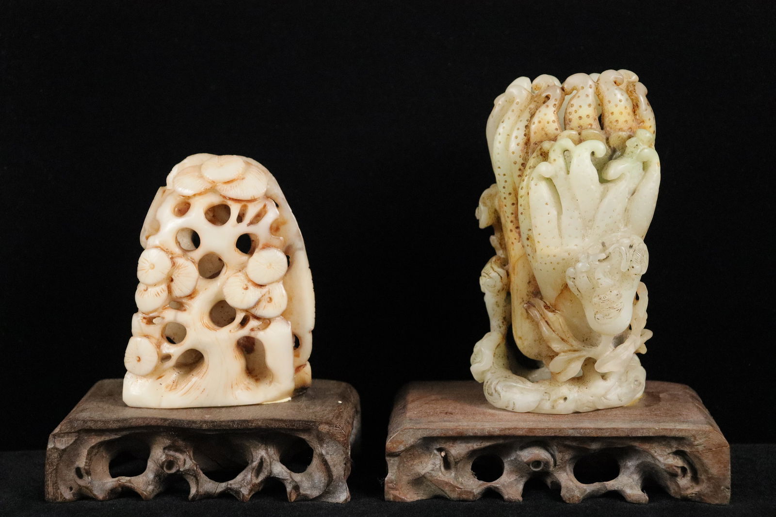 2 Chinese fine jade items (1 of 8)