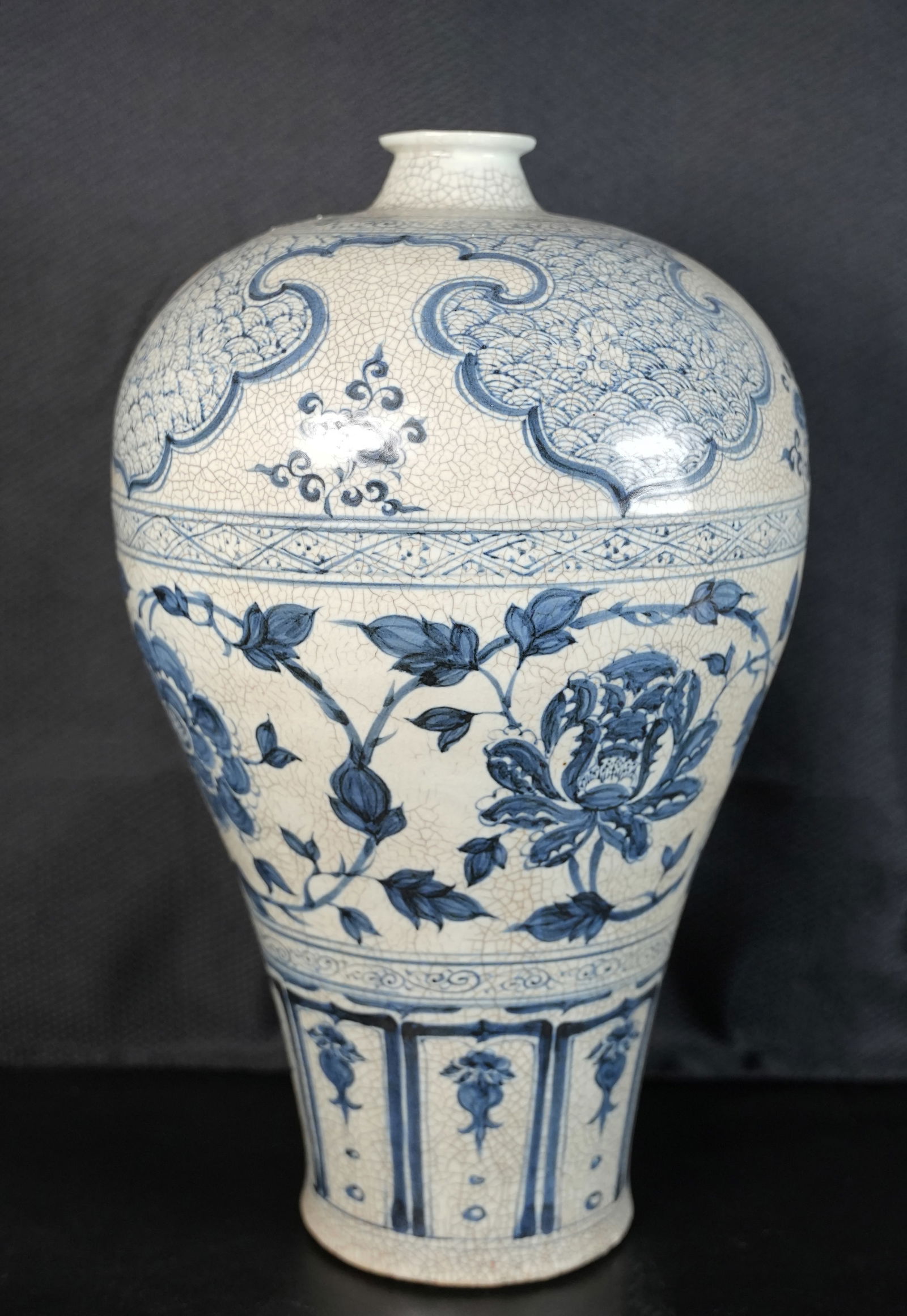 Chinese important fine crackled vase (1 of 7)