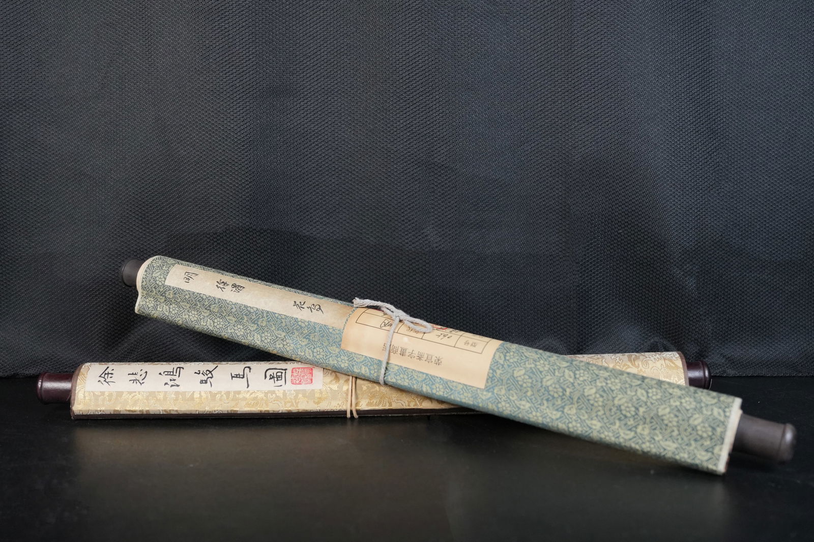 2 Chinese fine scrolls in box (1 of 6)