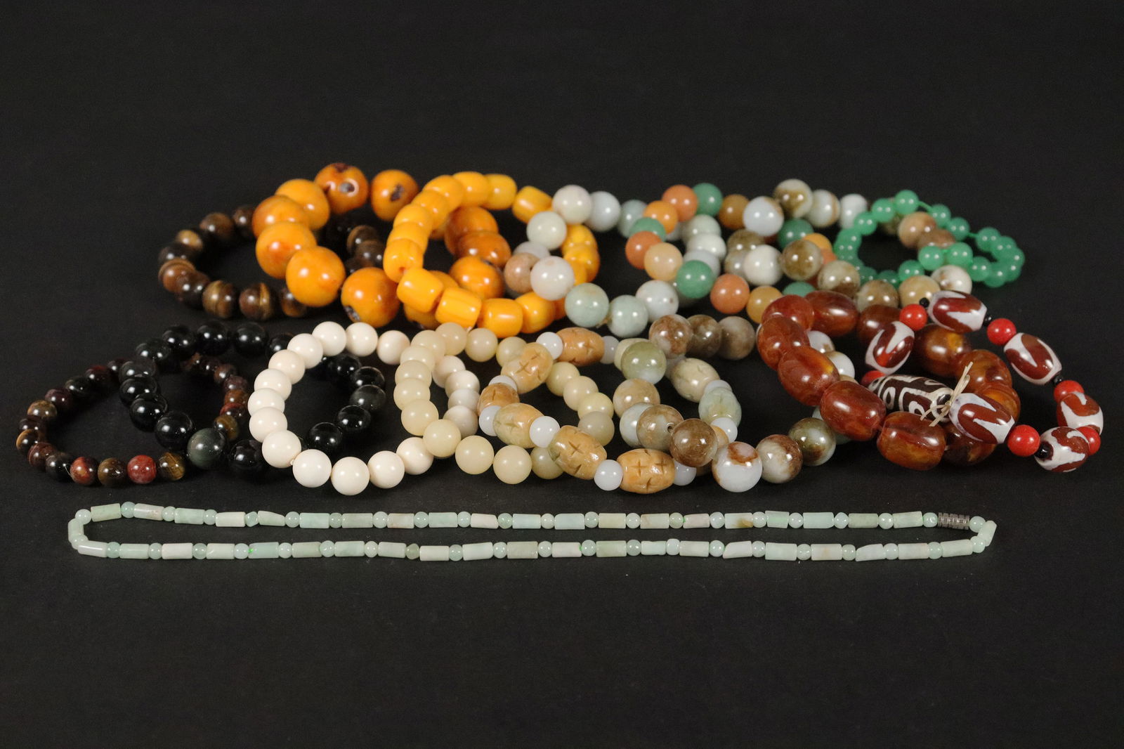 Lots Chinese beaded items (1 of 7)