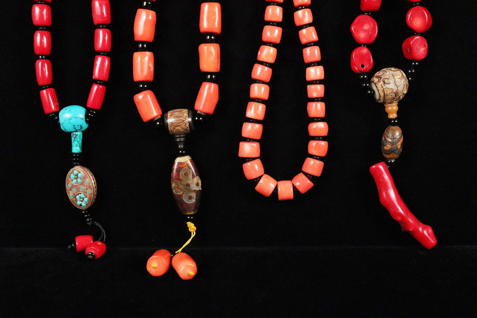 Lots Chinese fine corals (1 of 7)