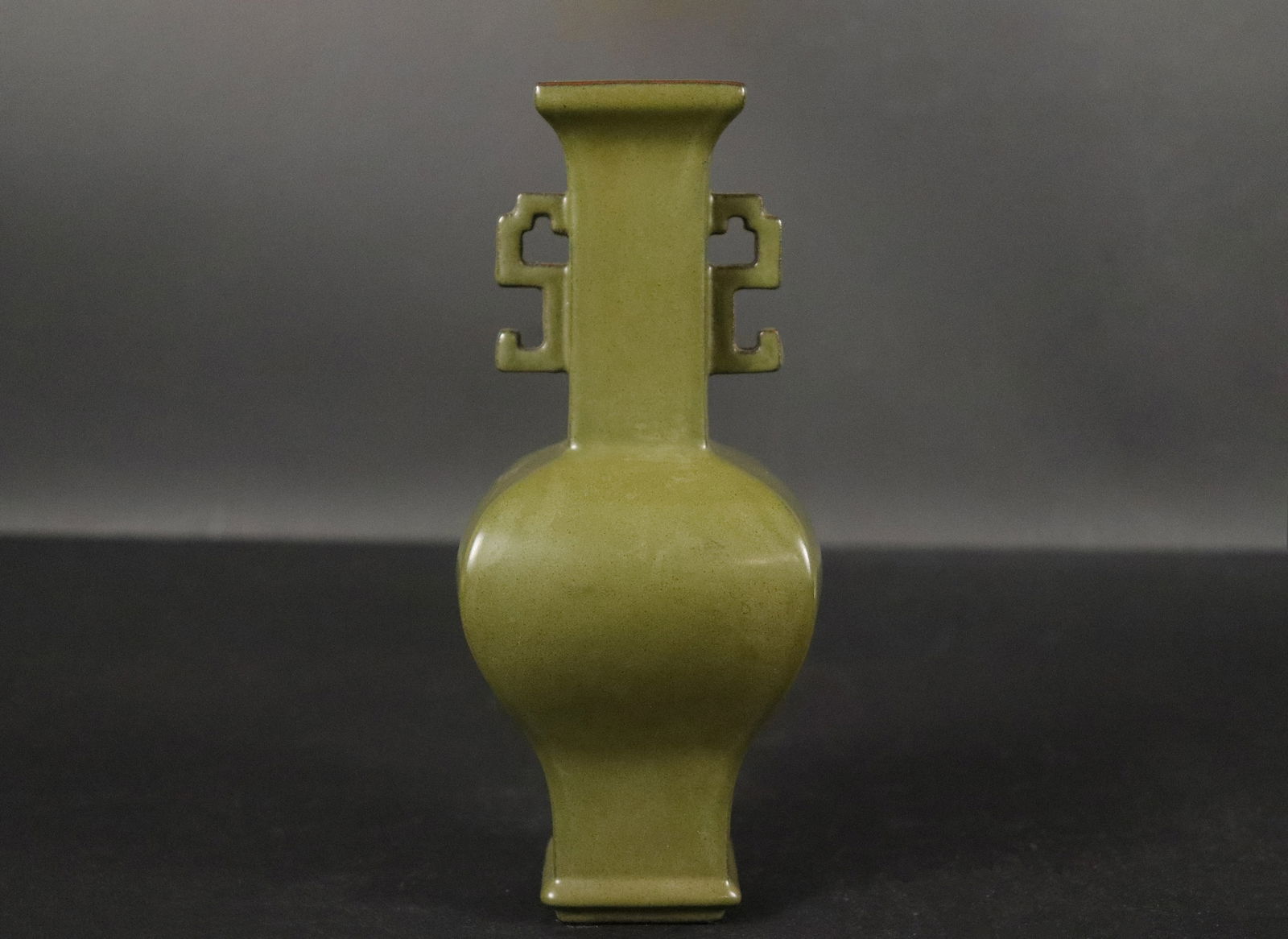 Chinese fine green square vase (1 of 7)