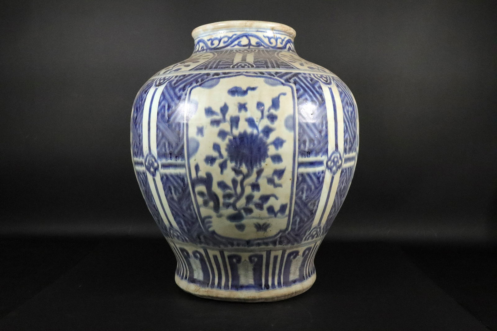 Chinese massive b/w jar (1 of 7)