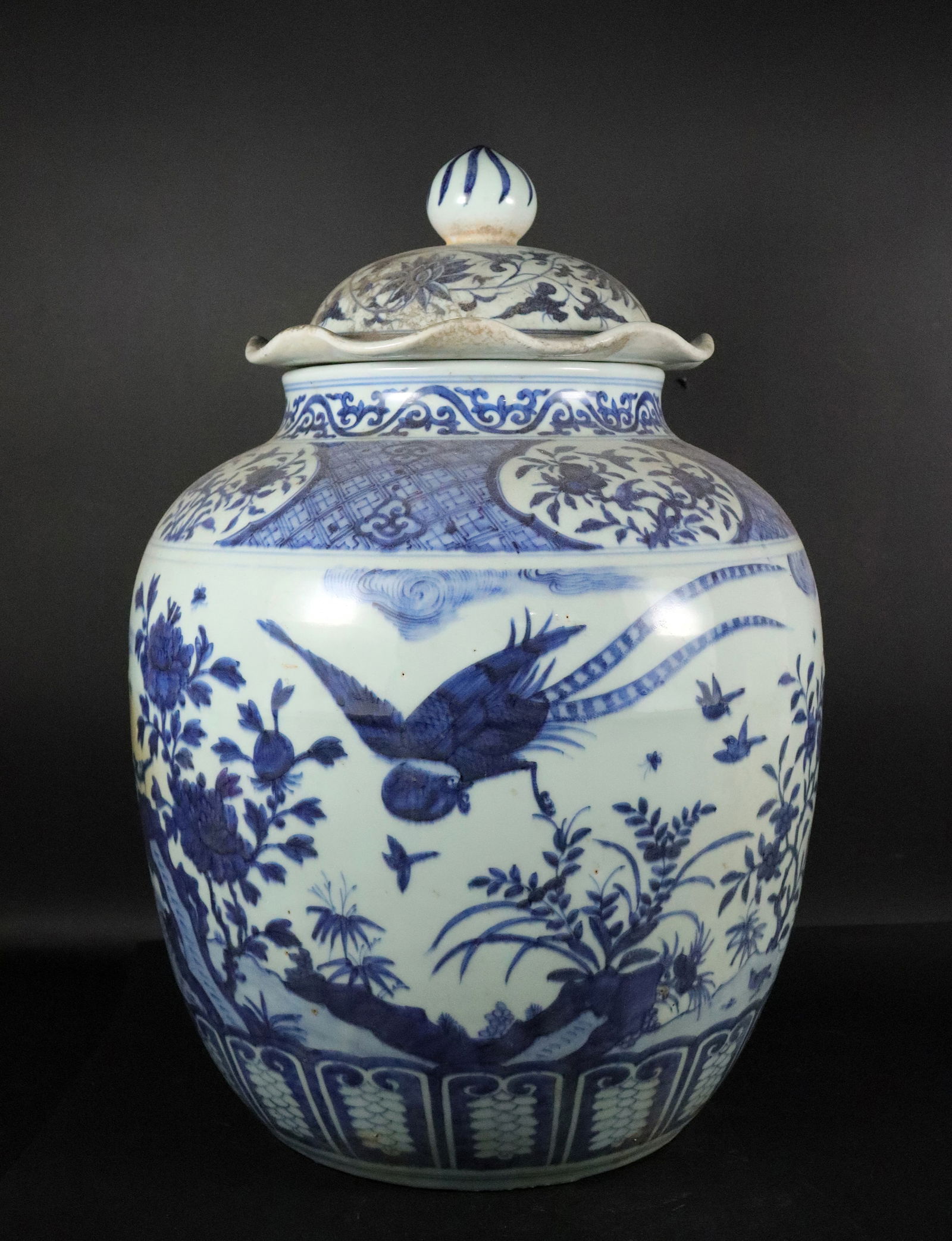 Chinese massive b/w lid jar (1 of 7)