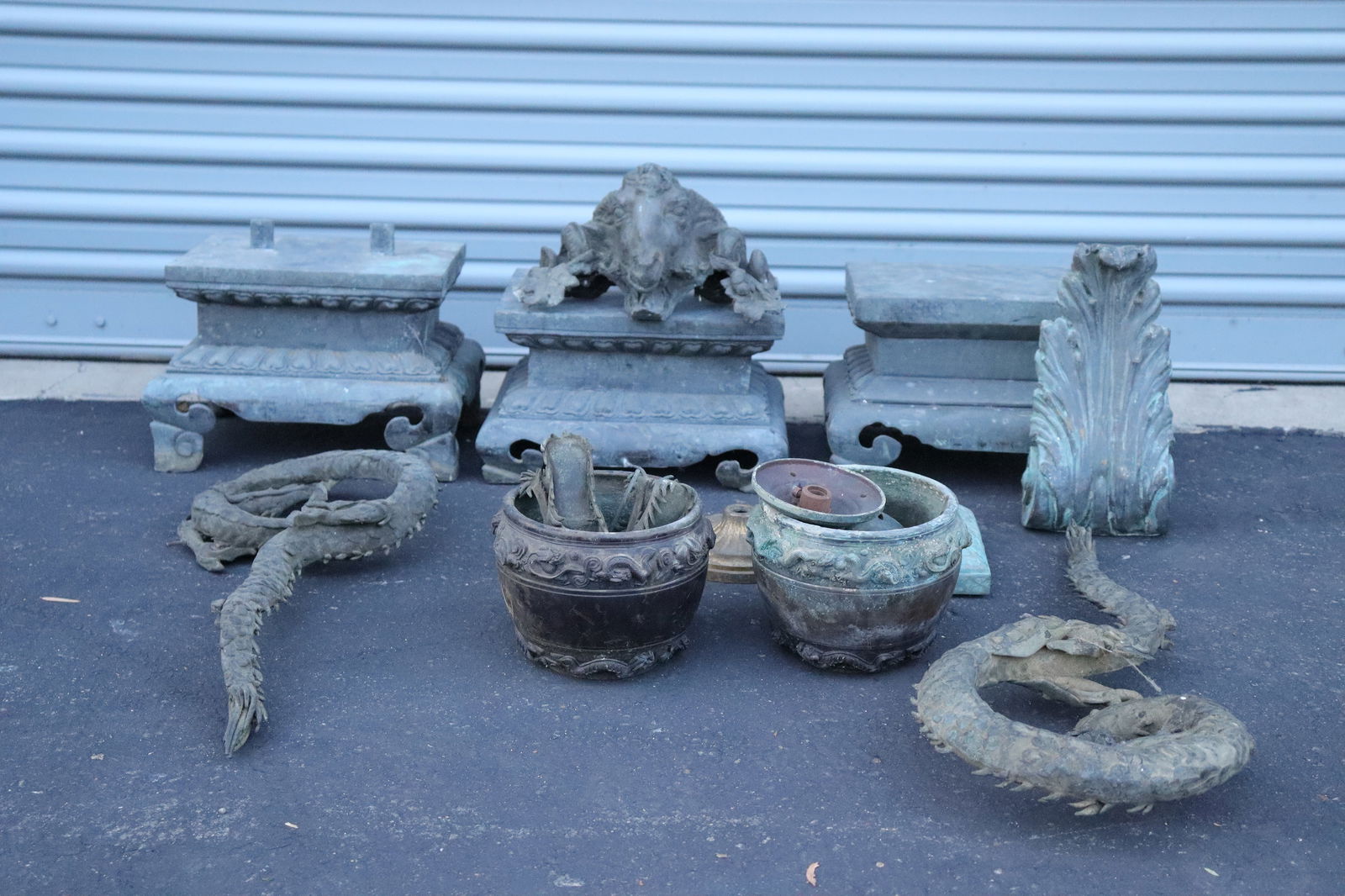 Lots Chinese bronze items (1 of 5)
