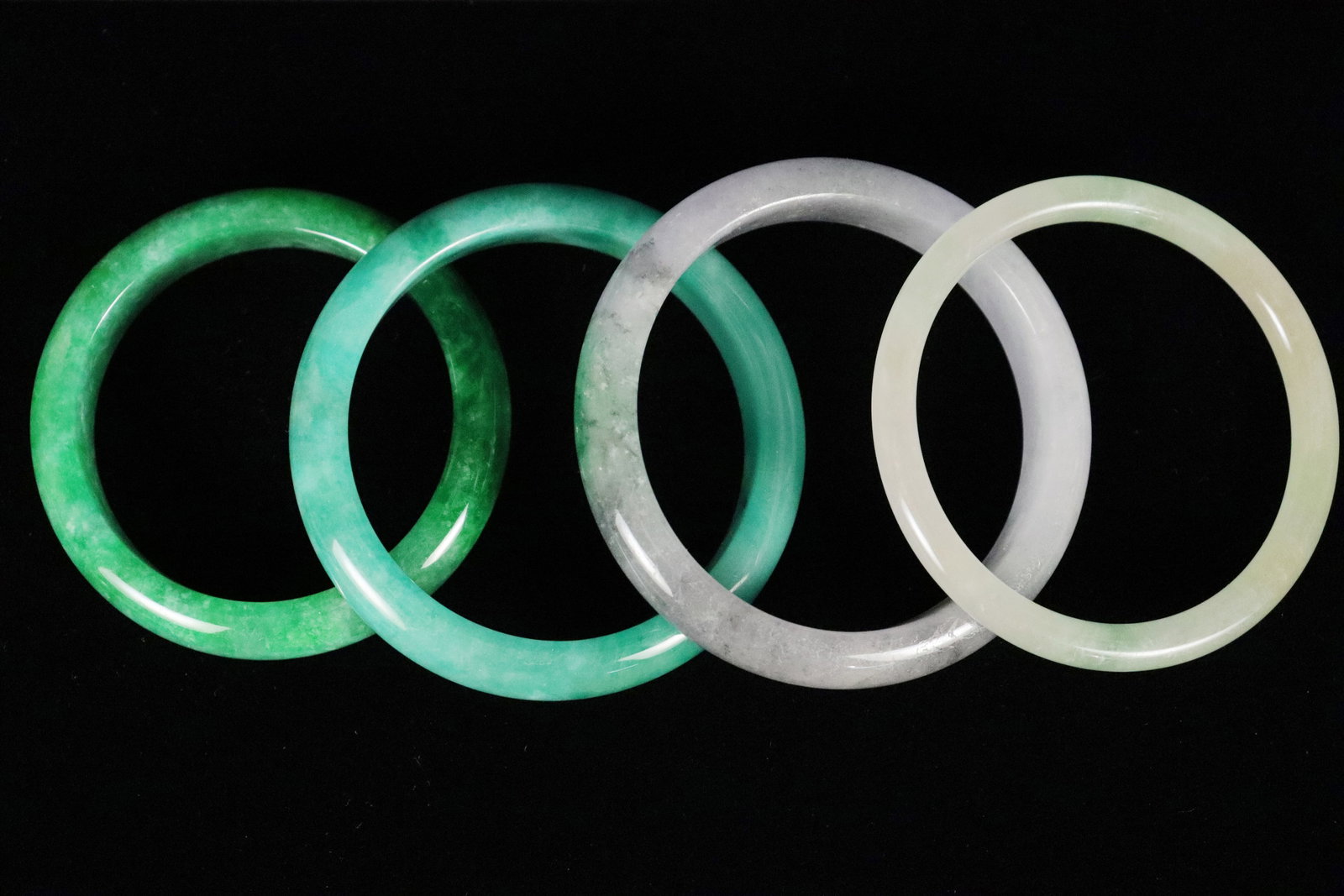 Lots Chinese bangles: Lots Chinese bangles.
