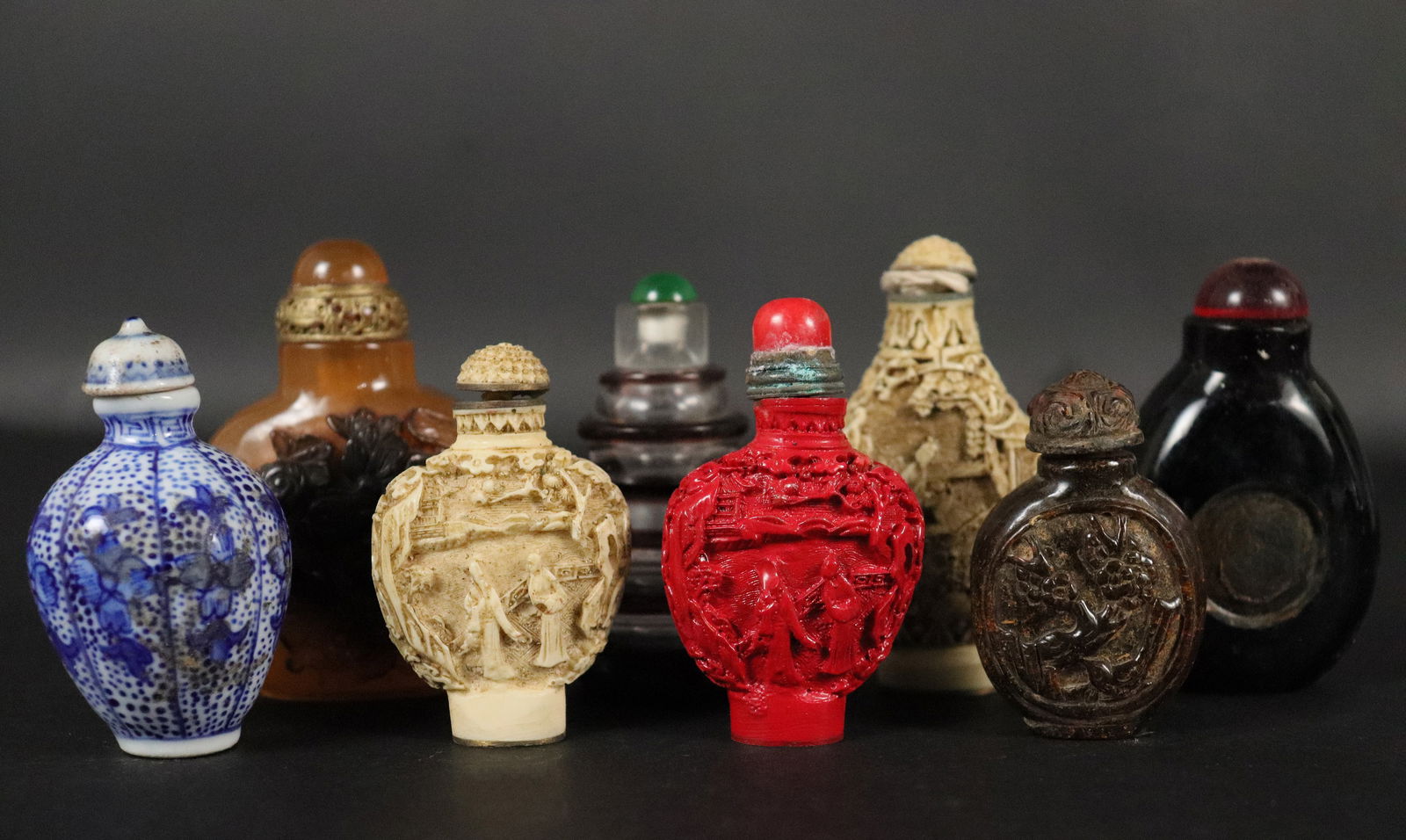 Lots Chinese snuff bottles (1 of 7)