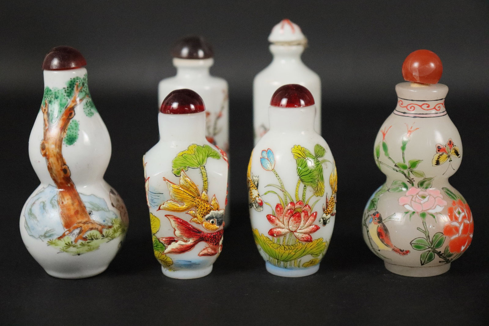 Lots Chinese snuff bottles: Lots Chinese snuff bottles.