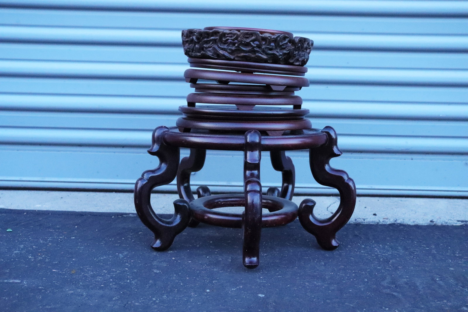 Lots Chinese wooden stand: Lots Chinese fine wooden stand.