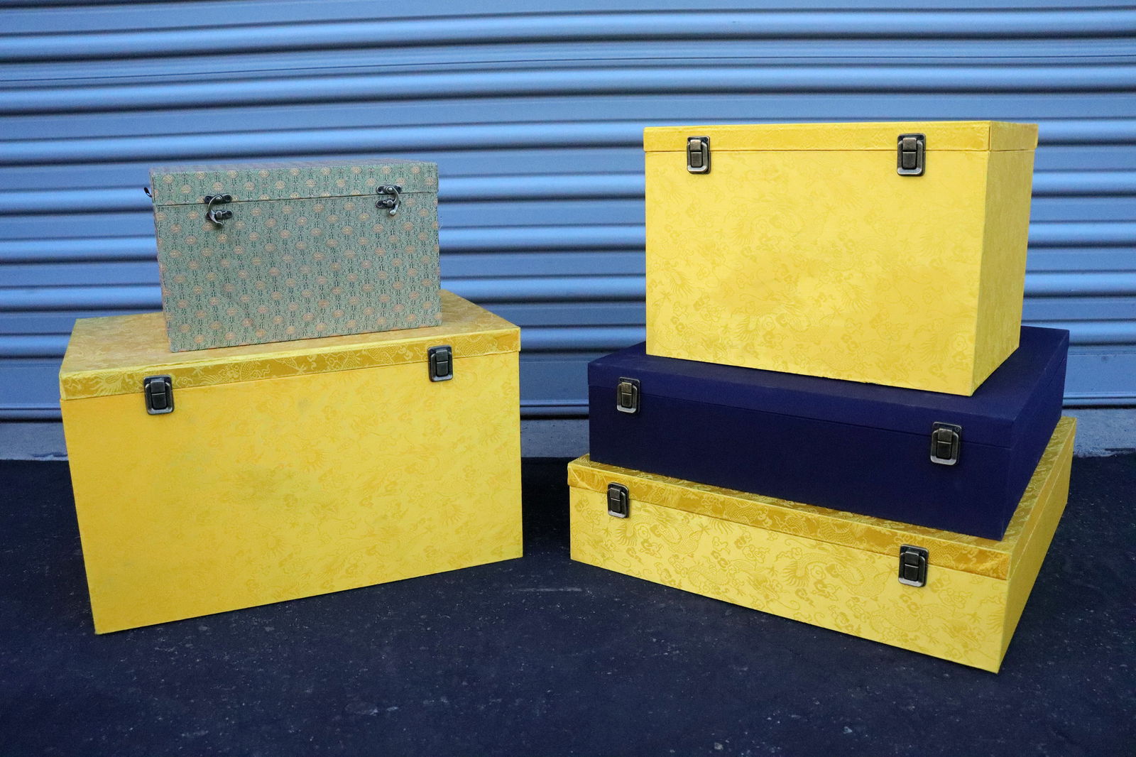 Lots Chinese silk box (1 of 5)