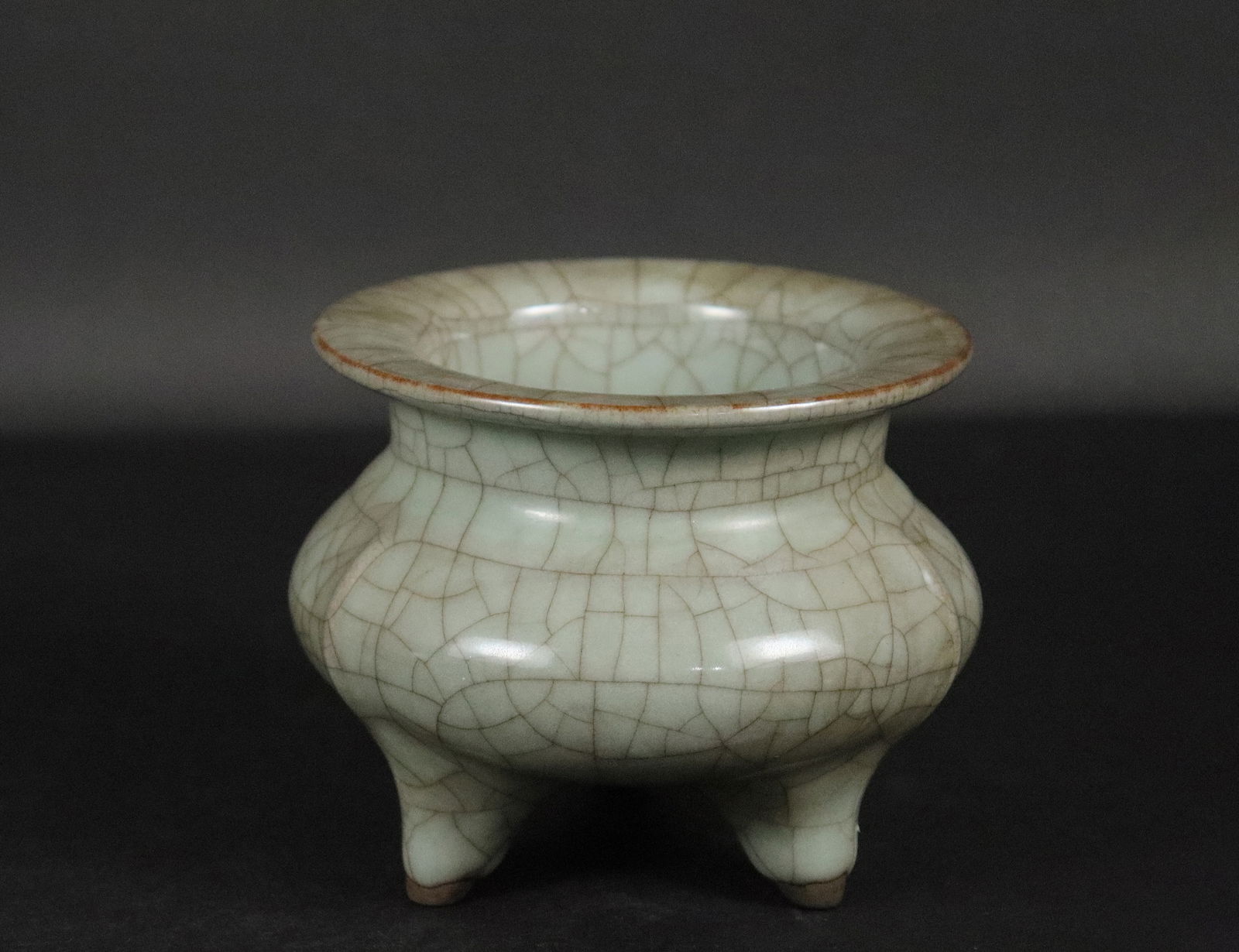 Chinese jade like vessel (1 of 6)